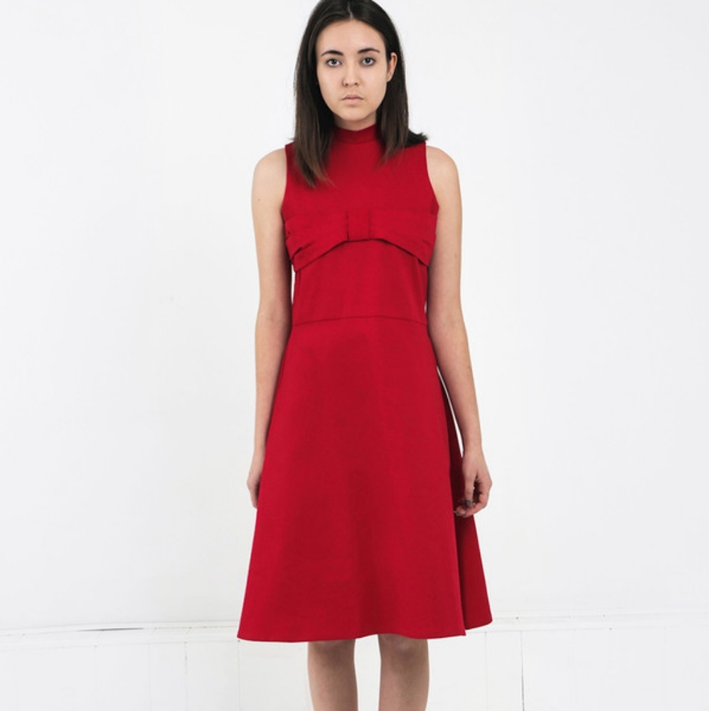 Gorgeous red dress 😍 Bow, ethical brand, unique detailing